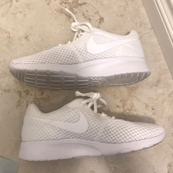 Nike Shoes White Nike Shoes Womens Size 85 Poshmark
